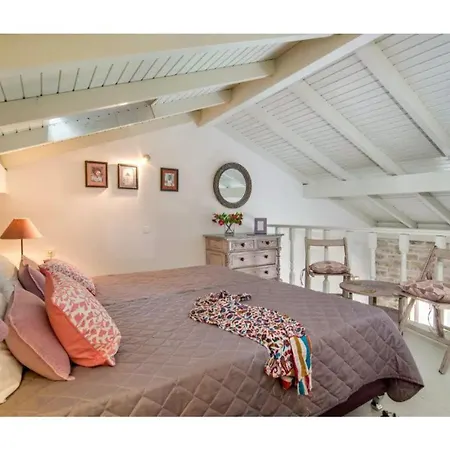 Апартаменты Faye's Loft *
