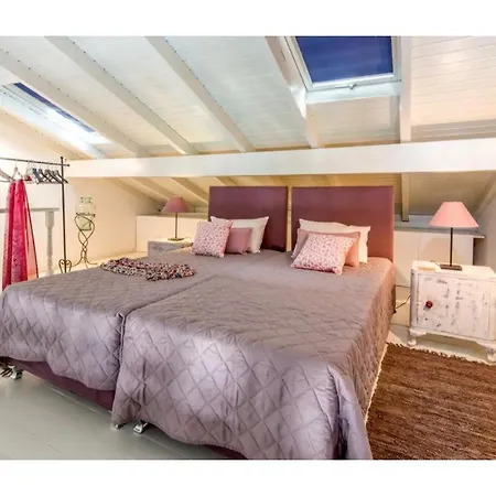 Faye's Loft Апартаменты Гайос